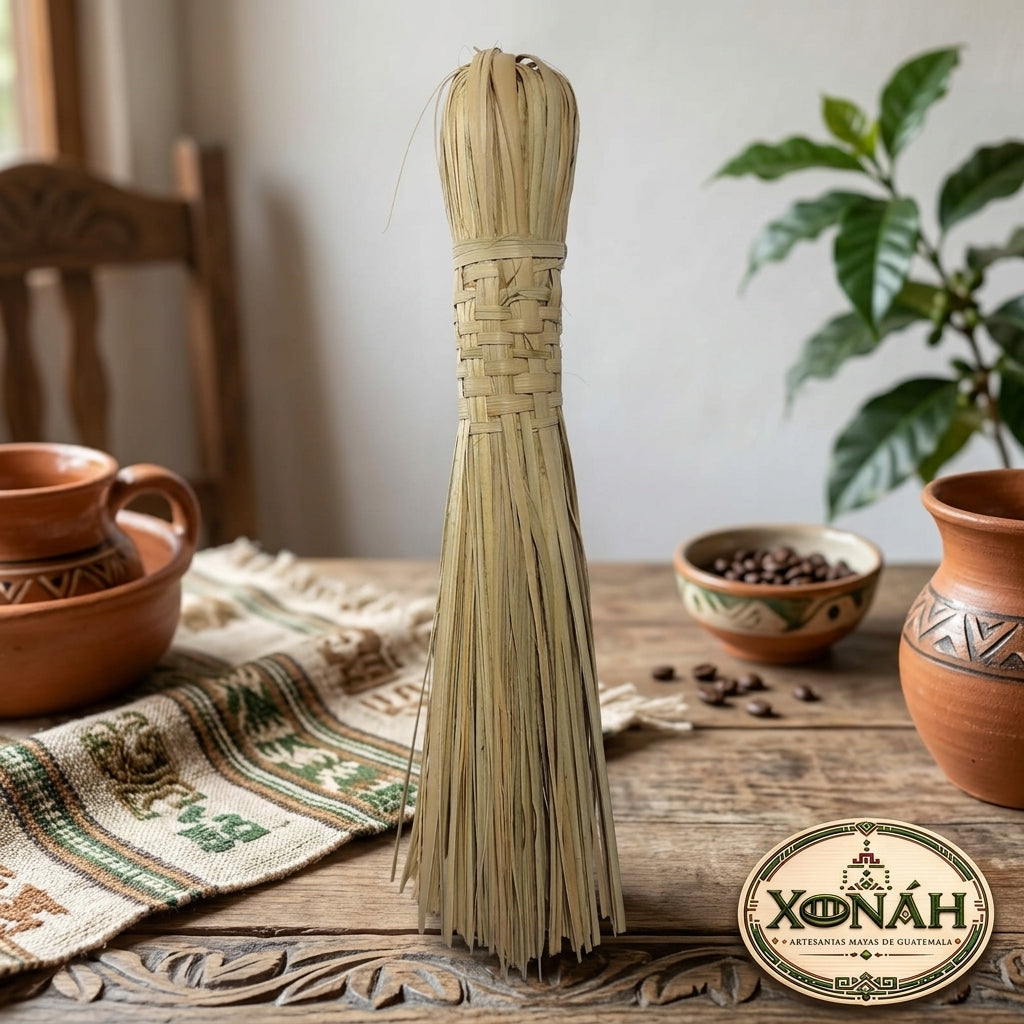 Mesbal qaaq (Escobita de Mano o Sacudidor) Artesanal de Palma Natural | Decoración de Interiores y Artesanía Maya Poqomchí de Guatemala 🇬🇹